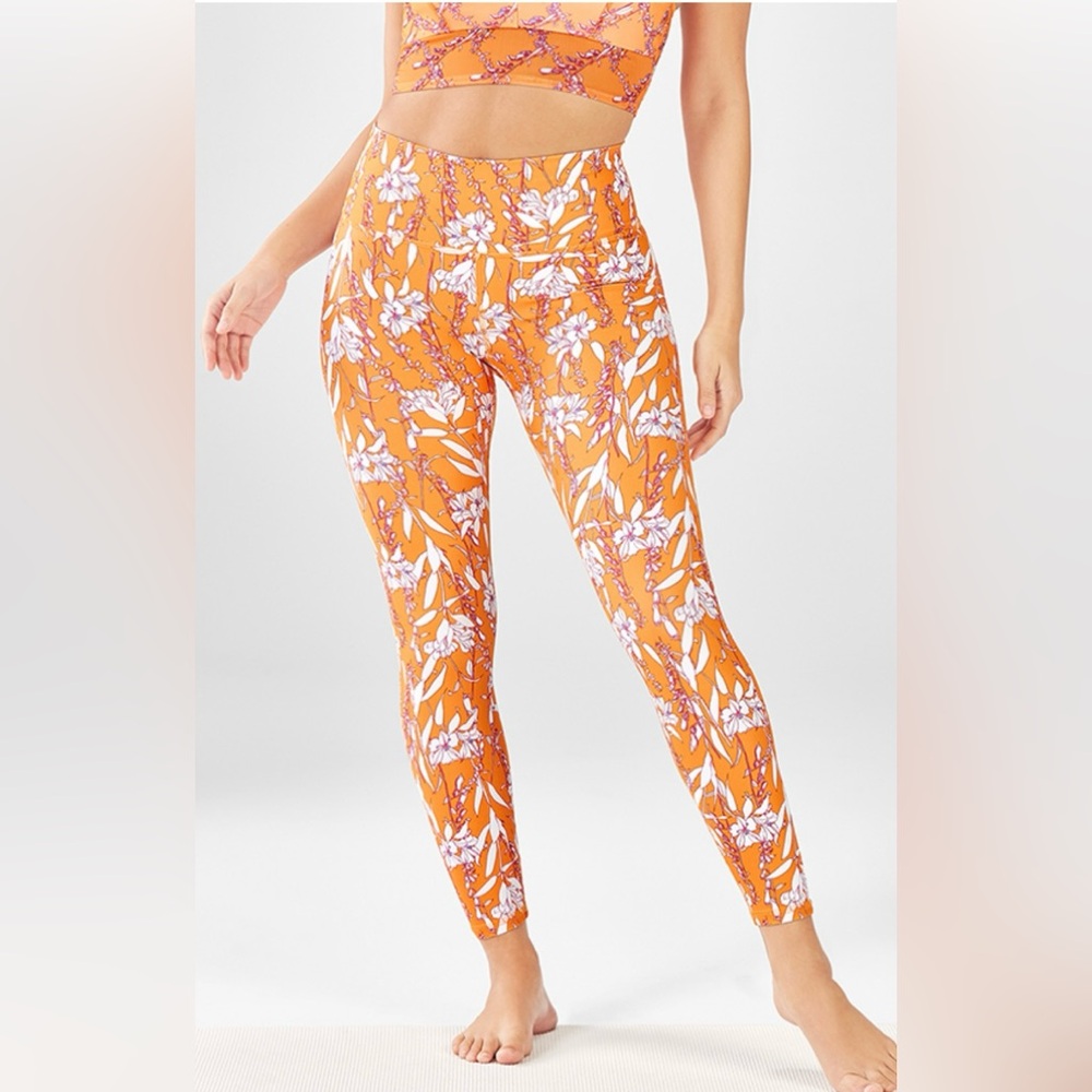 Fabletics NWT XS High-Waisted Fold Over PowerHold 7/8 Legging in Poetic Posy - Picture 2 of 7